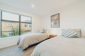2 dormitorios, tabla de planchar con plancha, wifi y ropa de cama