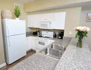 Condo, 1 Bedroom | Private kitchen