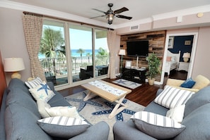 Condo, 1 Bedroom | Living area