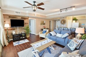 Condo, 1 Bedroom | Living area