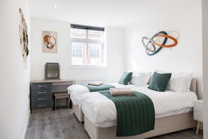 1 dormitorio, tabla de planchar con plancha, Internet y ropa de cama