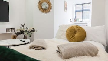 1 bedroom, iron/ironing board, internet, bed sheets