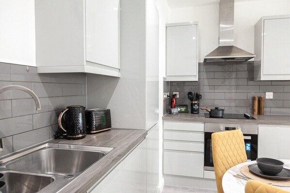 Fridge, microwave, oven, stovetop