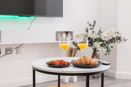 Opulent Residence - 1 BR City C