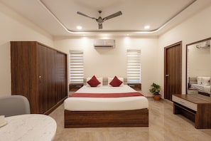 Studio Suite phong cách cổ điển | 1 phòng ngủ, minibar, bàn, phòng cách âm