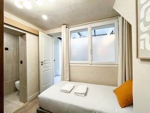 5 bedrooms, iron/ironing board, free WiFi, bed sheets