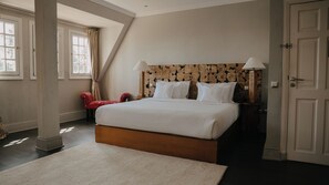 Minibar, in-room safe, blackout curtains, free WiFi