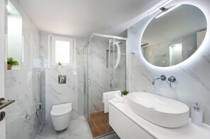 Shower, hair dryer, towels, soap - Evilion Home 2 (Agios Nikolaos)