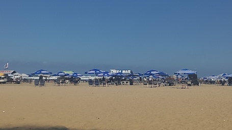 Sun-loungers. APARTMENT PRAIA GRANDE GUILHERMINA WITH GARAGE NEAR THE BEACH