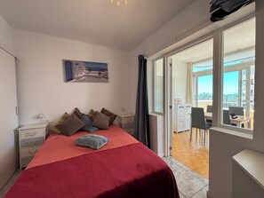 2 bedrooms, iron/ironing board, free WiFi, bed sheets - Super location in Estepona marina, Puerto Paraíso (Estepona)