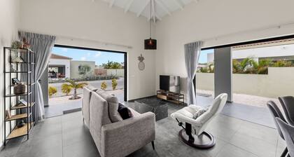 Villa Cuarenta Y Tres at Mambo Beach