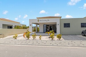 Front of property - Villa Cuarenta Y Tres at Mambo Beach (Willemstad)