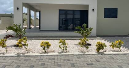 Villa Cuarenta Y Tres at Mambo Beach