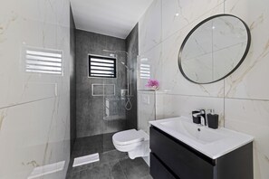 Bathroom - Villa Cuarenta Y Tres at Mambo Beach (Willemstad)