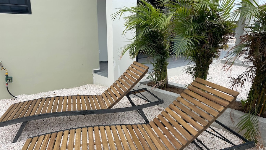 Villa Cuarenta Y Tres at Mambo Beach