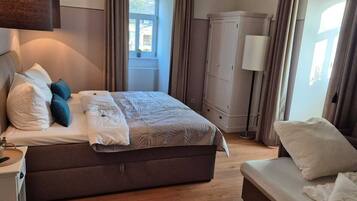 Blackout curtains, soundproofing, free WiFi