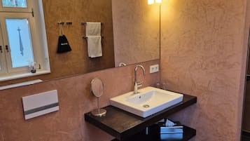 Deluxe-Doppelzimmer, Parkblick | Verdunkelungsvorhänge, schallisolierte Zimmer, kostenloses WLAN