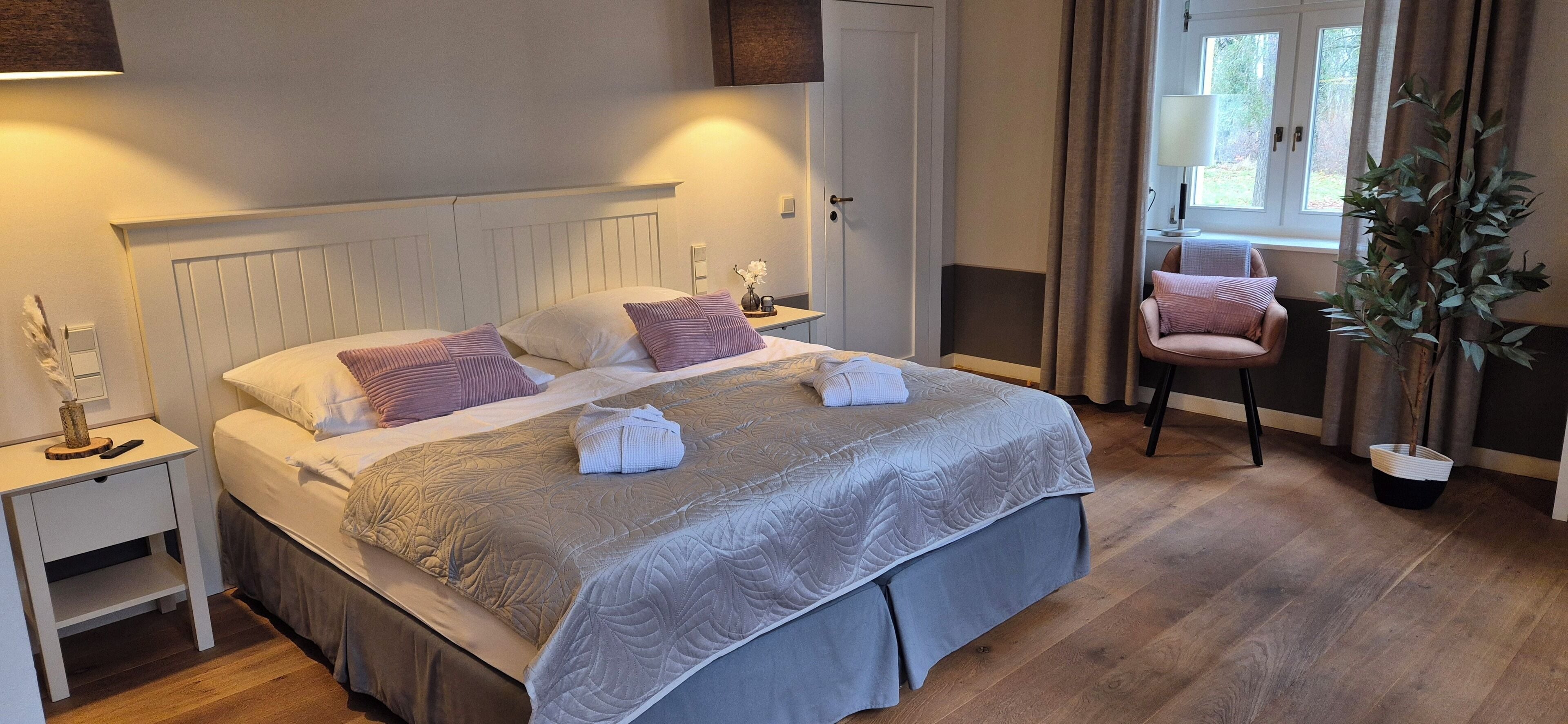 Habitación Deluxe doble, vistas al parque | Cortinas opacas, sistema de insonorización, wifi gratis