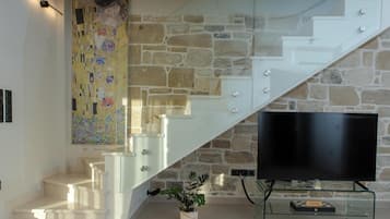 Biệt thự, quang cảnh núi | TV