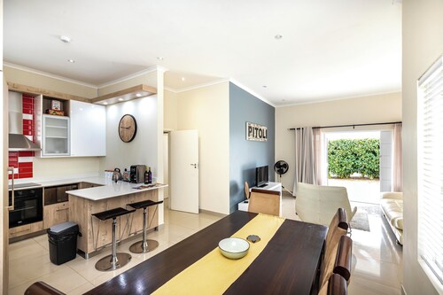 Modern Executive Unit