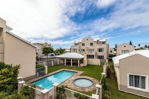 2 piscines extérieures