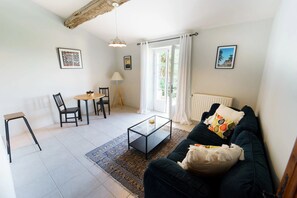 Leilighet, terrasse, bassengutsikt | Oppholdsområde