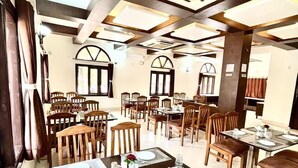 Restaurant - Hotel Kailas Residency By Knight Hotel (Chhatrapati Sambhajinagar)