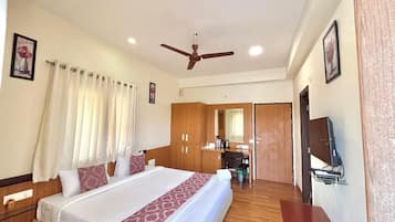 Deluxe Room, Balcony, City View | 1 bedroom, laptop workspace, free WiFi, bed sheets