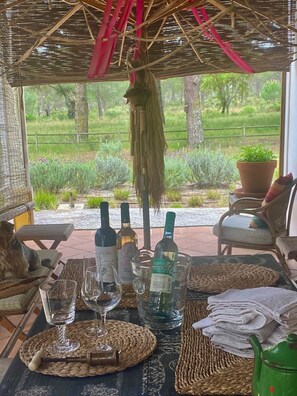 Outdoor dining - House among the Trees (Setúbal)