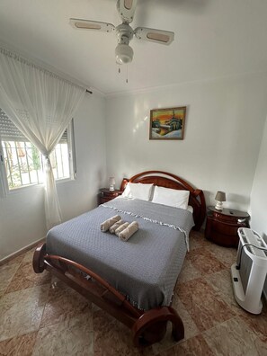 2 bedrooms, desk, iron/ironing board, free WiFi