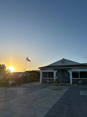 Exterior - Big and comfortable country house with garden in "Finca La Guindilla" with Pool (El Pico)