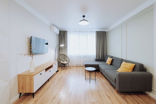 Central 2-Bed Apt • Pushkin St • Near SunCity