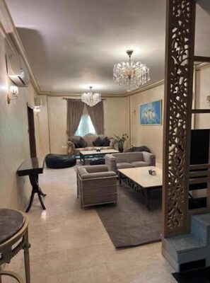 Living area - Adorable villa with WiFi in Giza Governorate 2 (Giza Governorate)