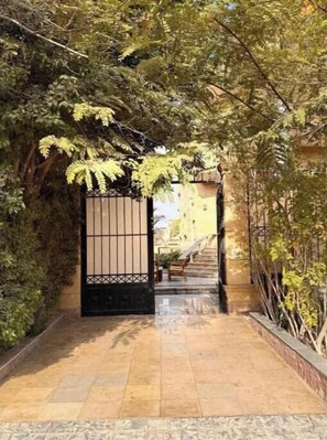 Exterior - Adorable villa with WiFi in Giza Governorate 2 (Giza Governorate)