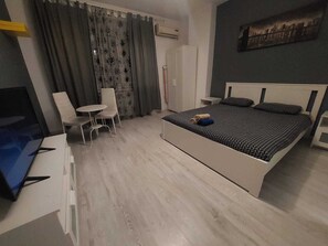 1 chambre, bureau, espace de travail pour ordinateur portable