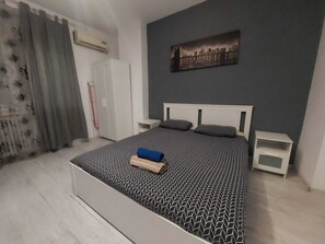 1 chambre, bureau, espace de travail pour ordinateur portable
