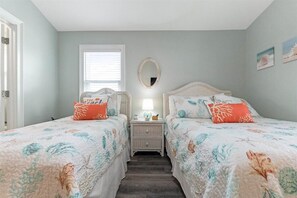 4 bedrooms, iron/ironing board, free WiFi, bed sheets