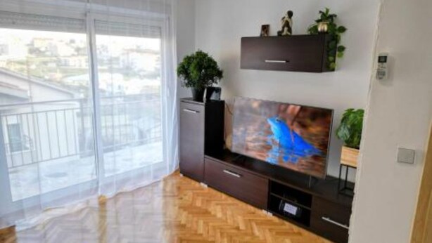 Leilighet (Apartment with Mountain View) | Oppholdsrom | En 32-tommers Flatskjerm-TV med kabel-kanaler