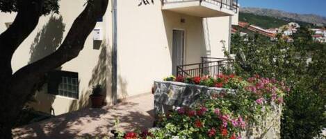 Appartamento (Apartment with Mountain View) | Esterni