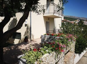 Apartment (Apartment with Mountain View) | Exterior - Sunset Garden Podstrana (Podstrana)