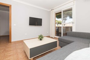 TV - Novo Golf Chiclana - Two Bedroom Apartment, Sleeps 4 (Chiclana de la Frontera)