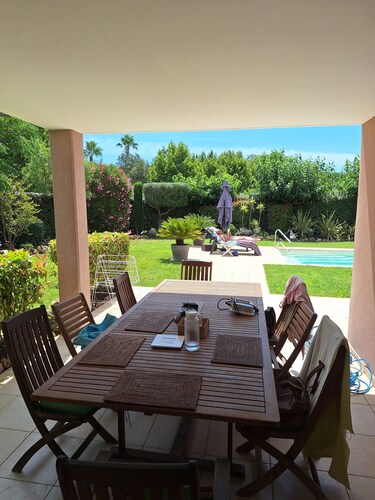 Detached house with swimming pool