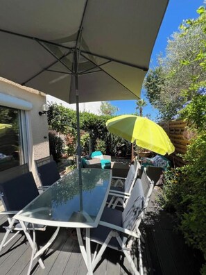 Outdoor dining - Pretty T2 with garden (Pérols)