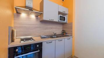 Réfrigérateur, micro-ondes, four, lave-vaisselle