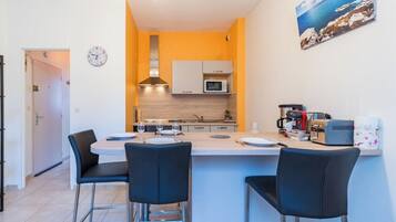 Réfrigérateur, micro-ondes, four, lave-vaisselle