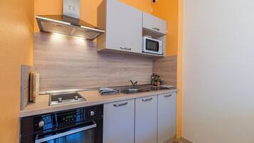 Réfrigérateur, micro-ondes, four, lave-vaisselle