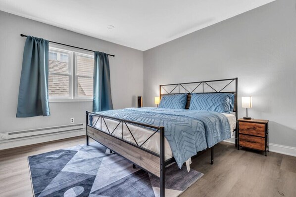 2 bedrooms, desk, WiFi, bed sheets