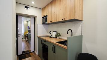 Refrigerador, microondas, horno, placa de cocina