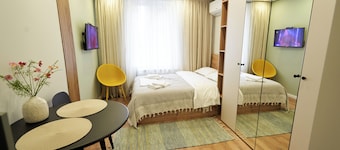 Charming Apartment by Park, Museums & Cafes