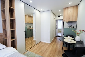 1 chambre, fer et planche à repasser, lit parapluie, Wi-Fi gratuit